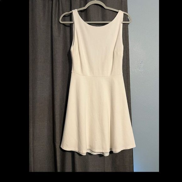 Lulu’s White Backless Vneck Cut Skater/ Cocktail Dress Size M - Picture 1 of 8